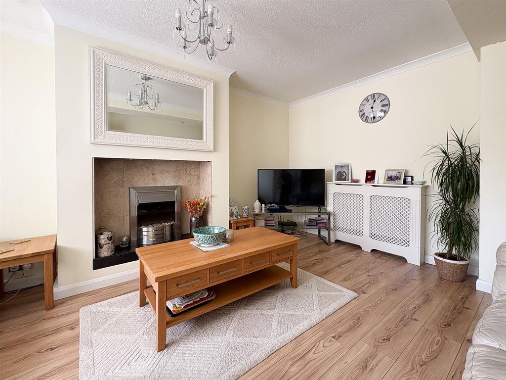Property photo 3 of 18 Livingroom-1.Jpg