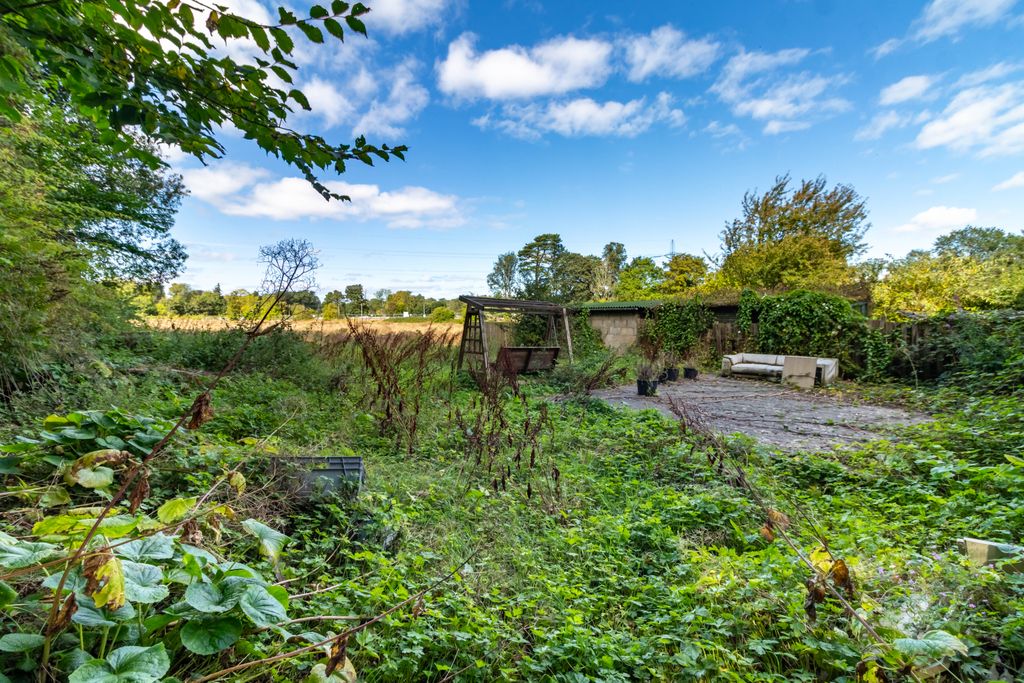 Property photo 3 of 15 Garden/View