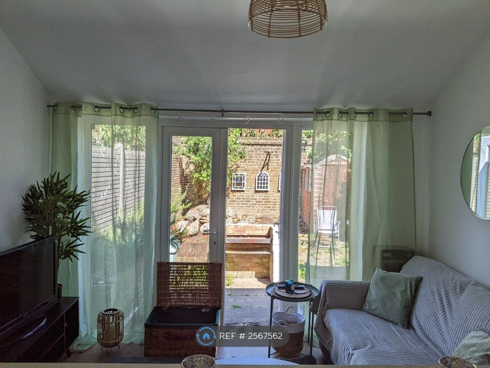 Property photo 1 of 8 Open Plan Kitchen With Small Reception With Garden