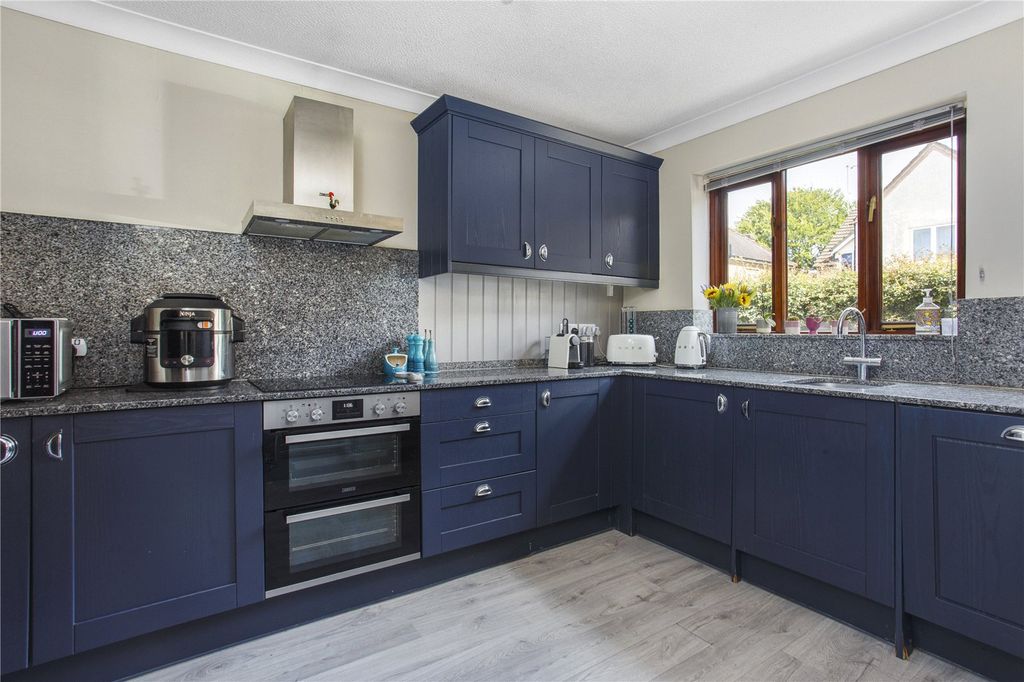 Property photo 2 of 10 Picture No. 77