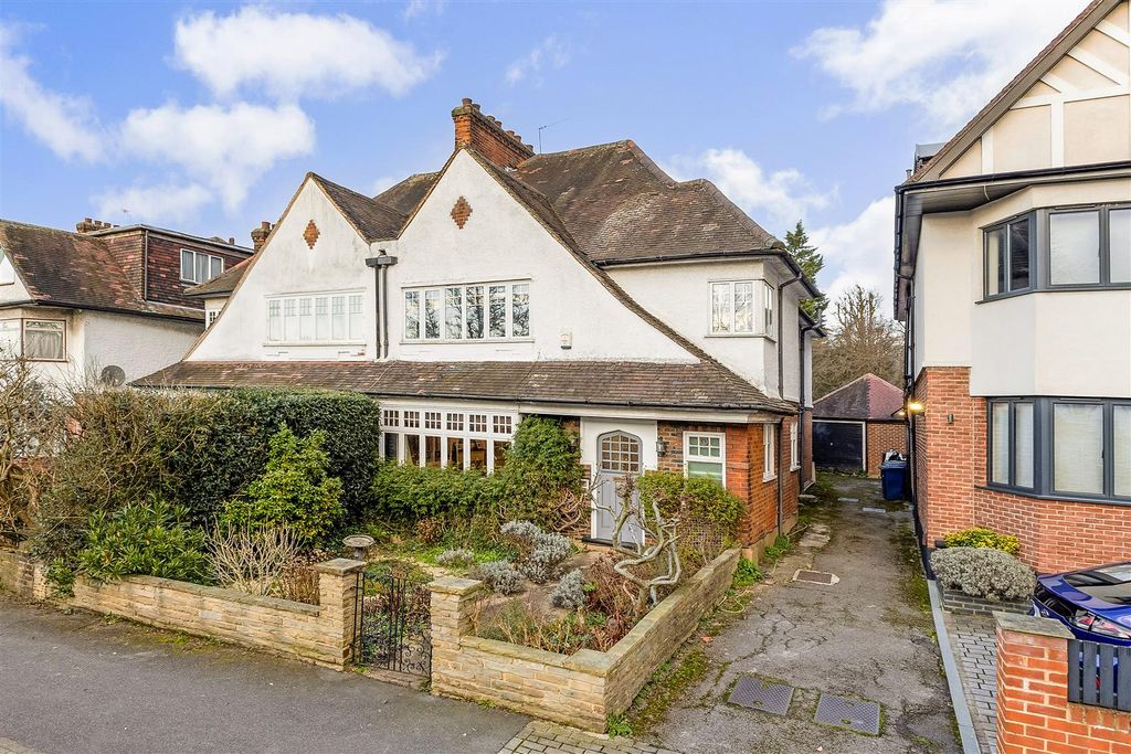 Property photo 1 of 11