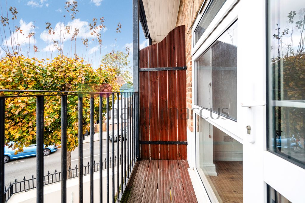 Property photo 1 of 6 Balcony