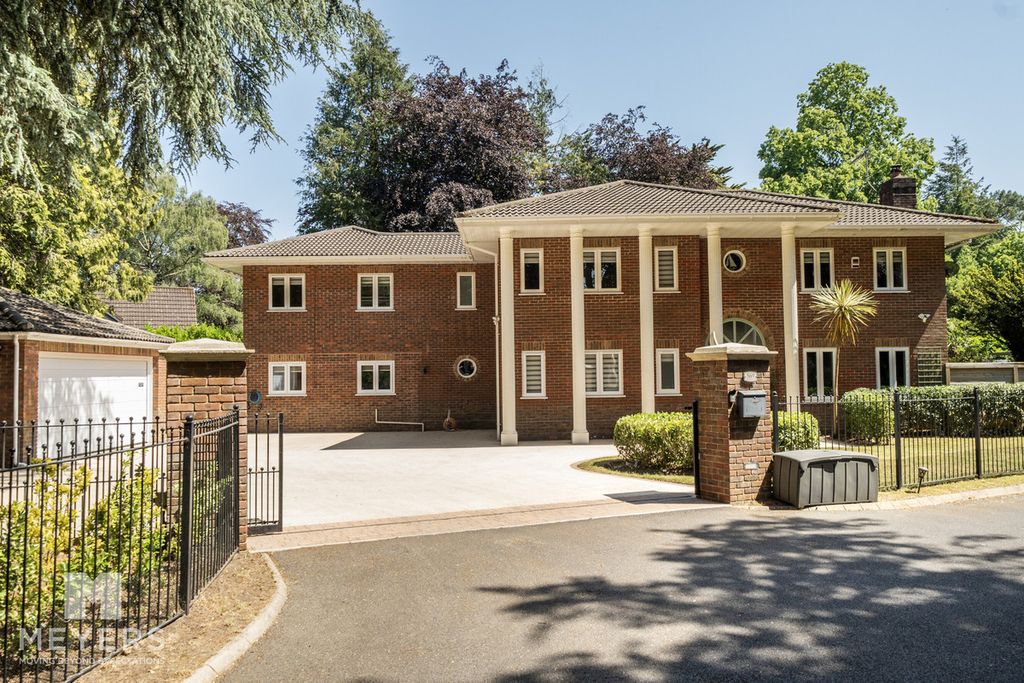Property photo 1 of 36