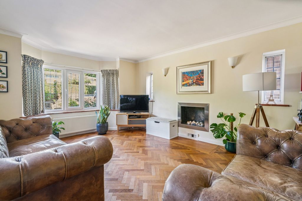 Property photo 2 of 14