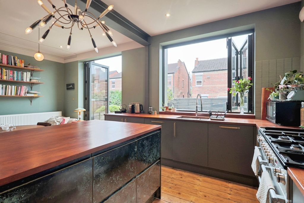 Property photo 3 of 42 Pbox-Img.Jpg