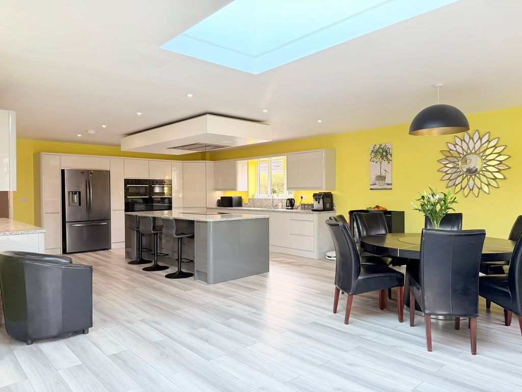 Property photo 2 of 35