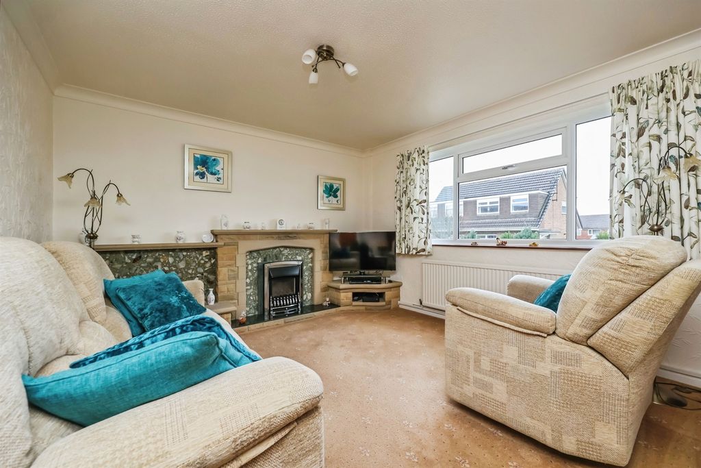 Property photo 3 of 27