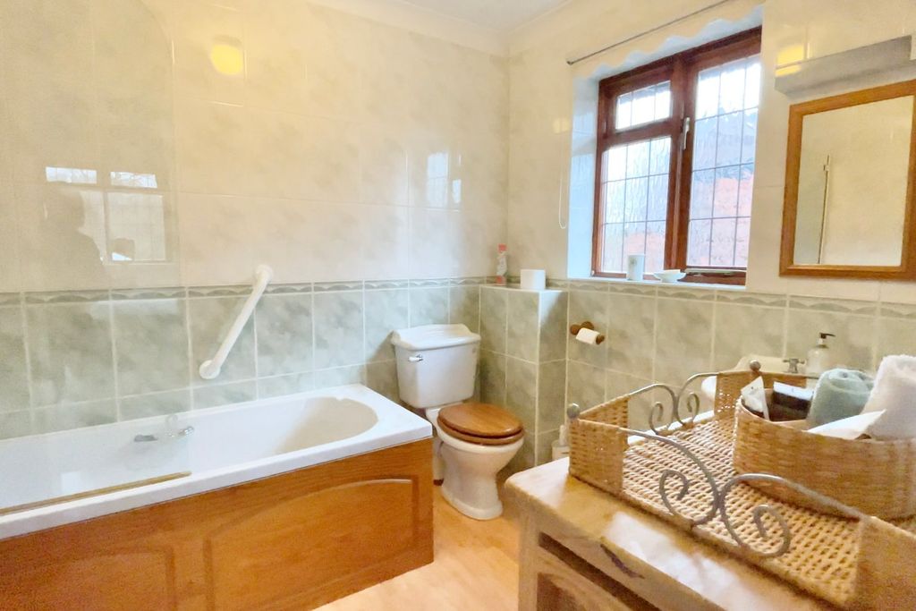Additional image 19 of 4 bed detached house for saleSycamore Road, Farnborough GU14