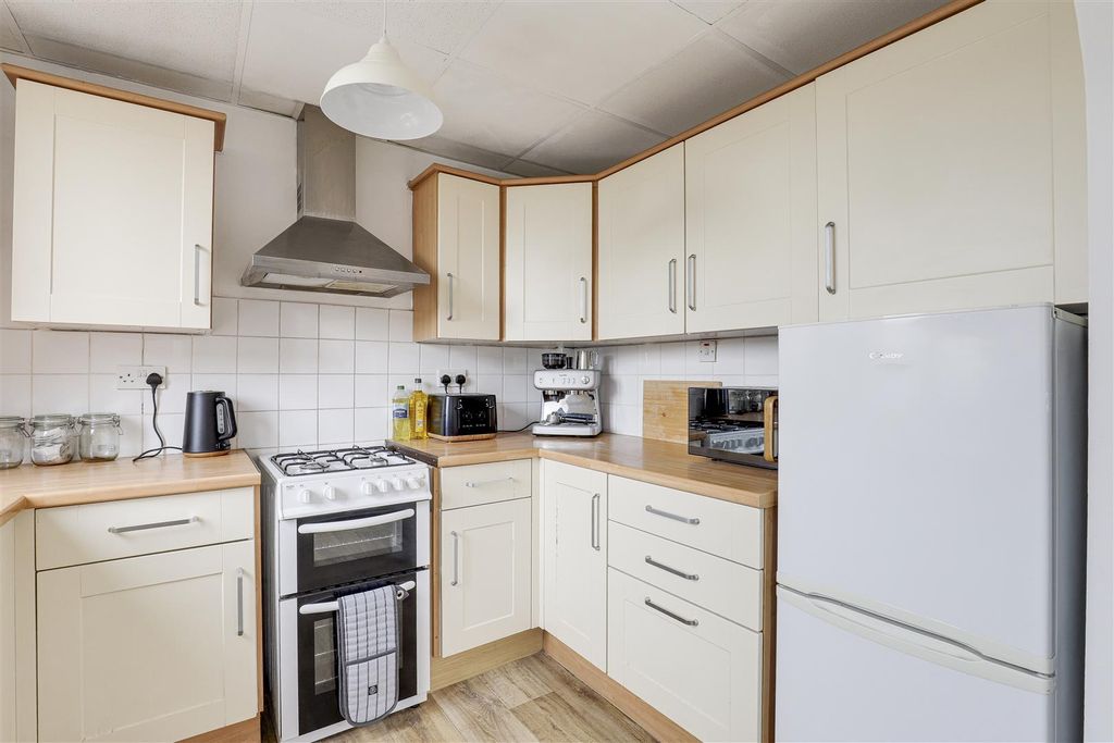 Property photo 3 of 14 5168.Jpg