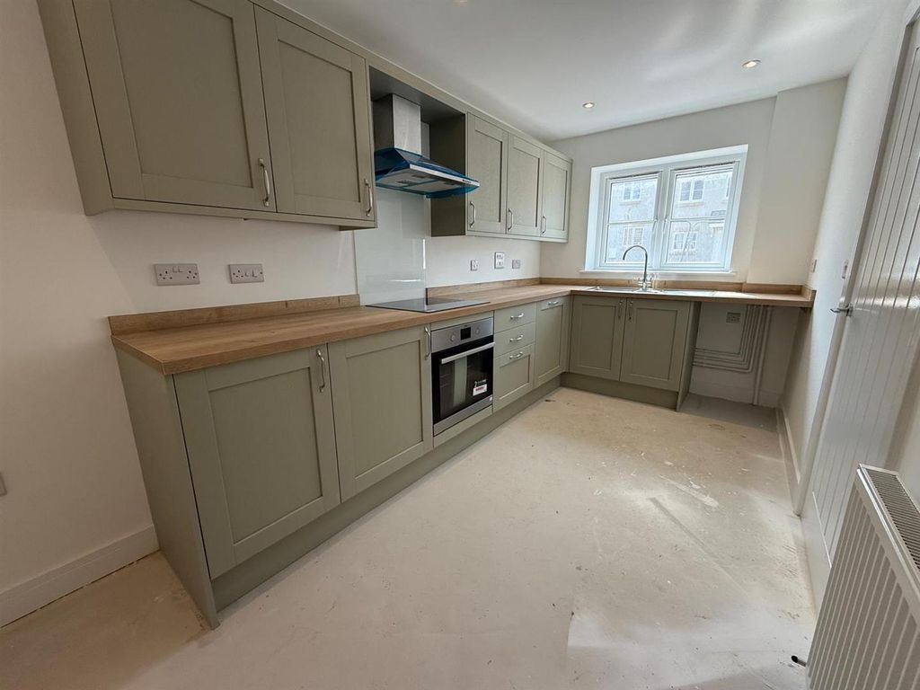 Property photo 3 of 13 Plot 377 Kitchen.Jpeg