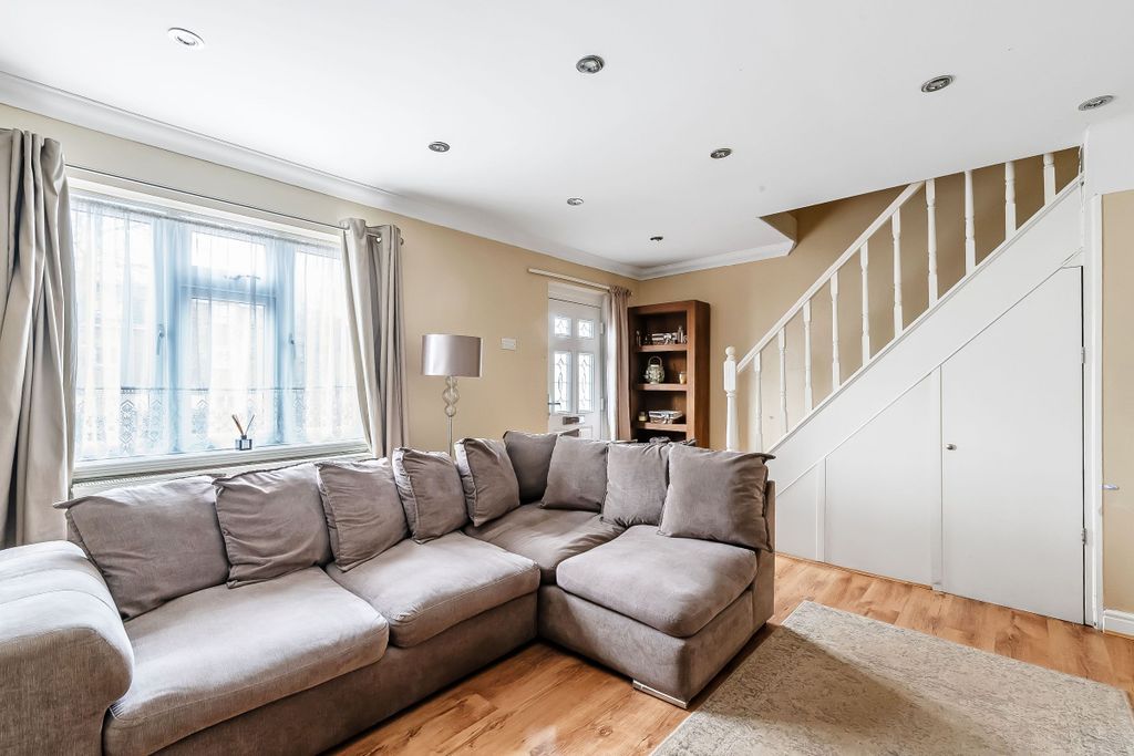 Property photo 3 of 25