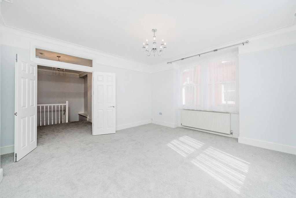 Property photo 3 of 17 Reception