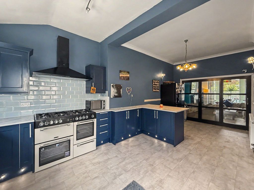 Property photo 2 of 32