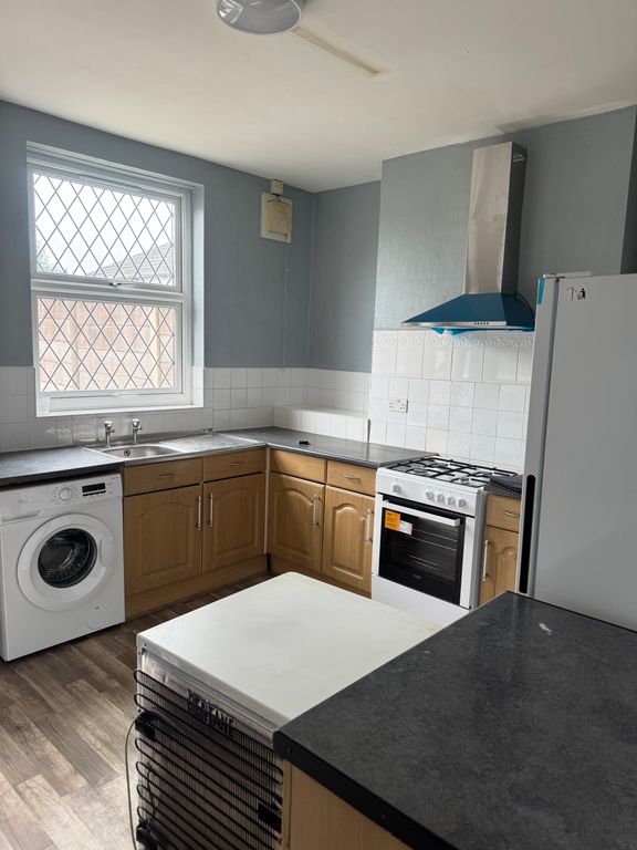 Property photo 3 of 6 Kitchen