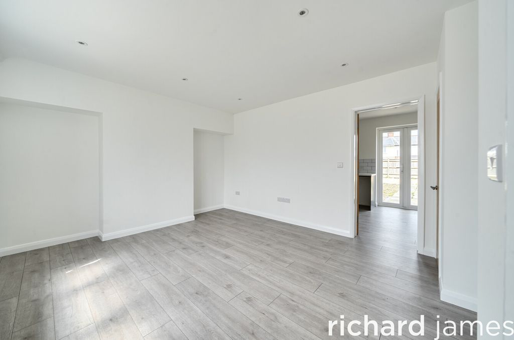 Property photo 2 of 11 57F9609Db51F478d9d09d8E996842B75