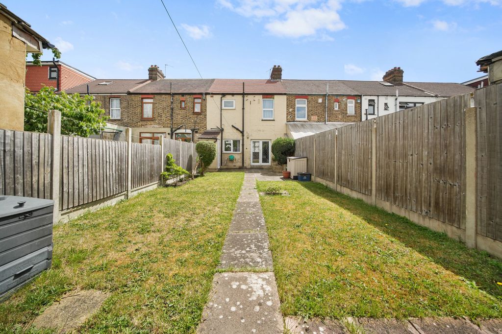 Property photo 2 of 31