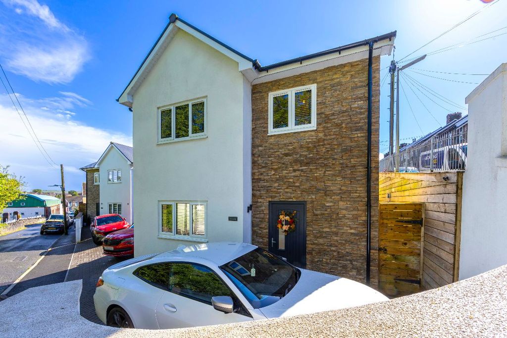 Property photo 2 of 54