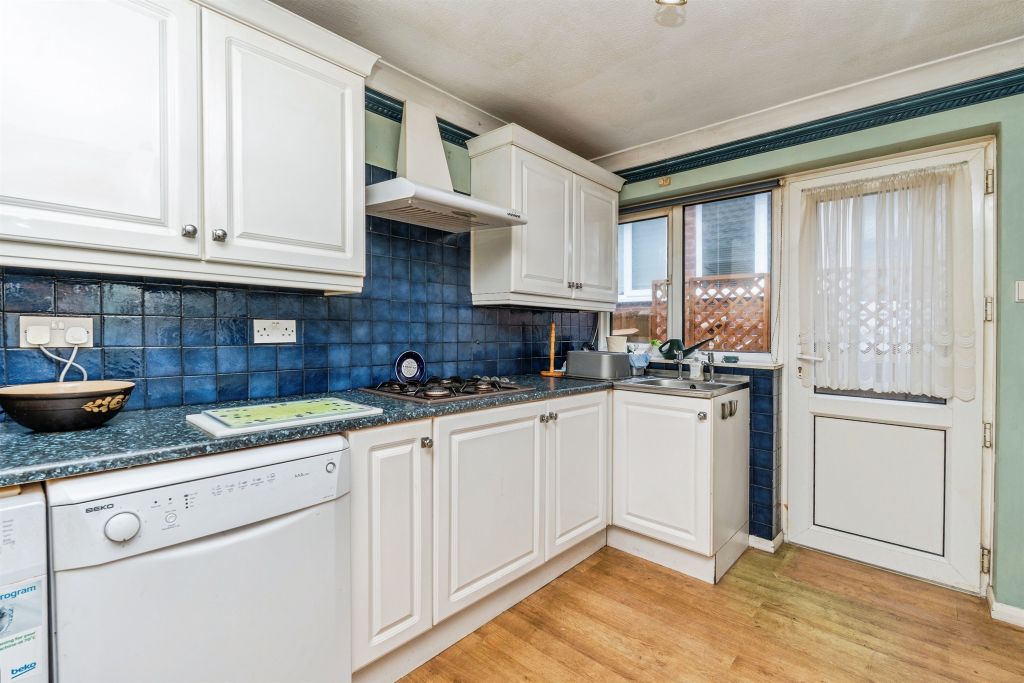 Property photo 3 of 13 Kitchen