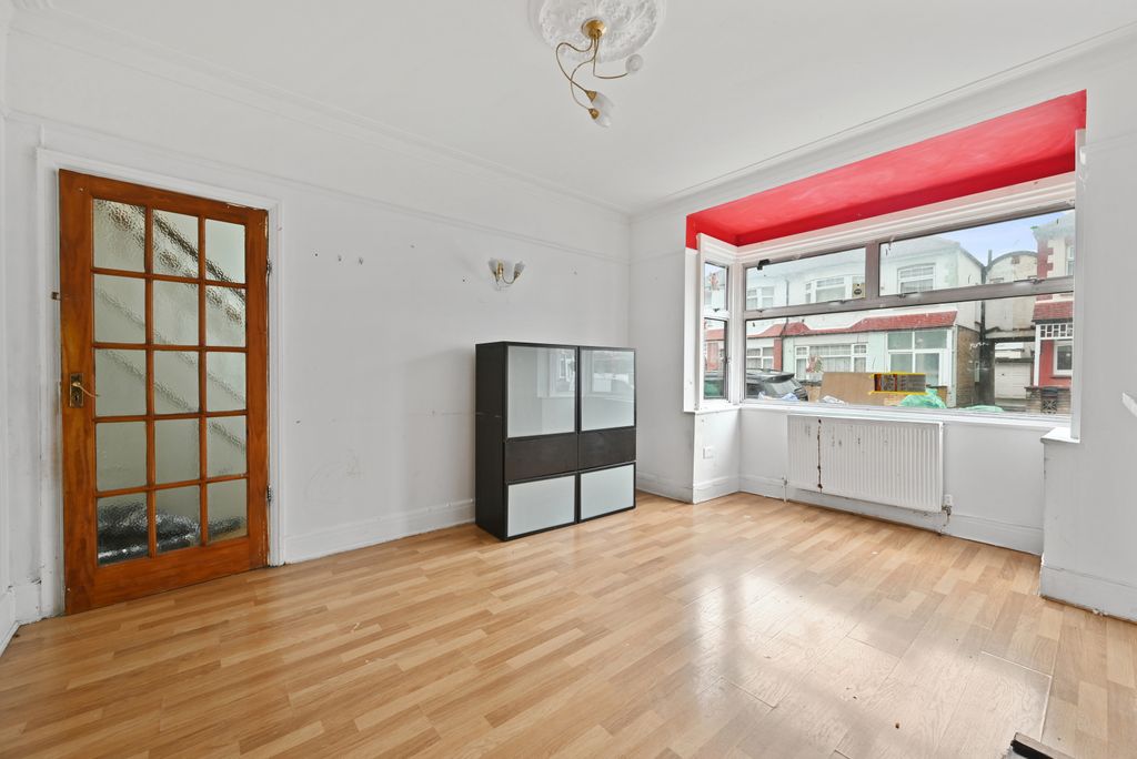 Property photo 3 of 10 Gallery