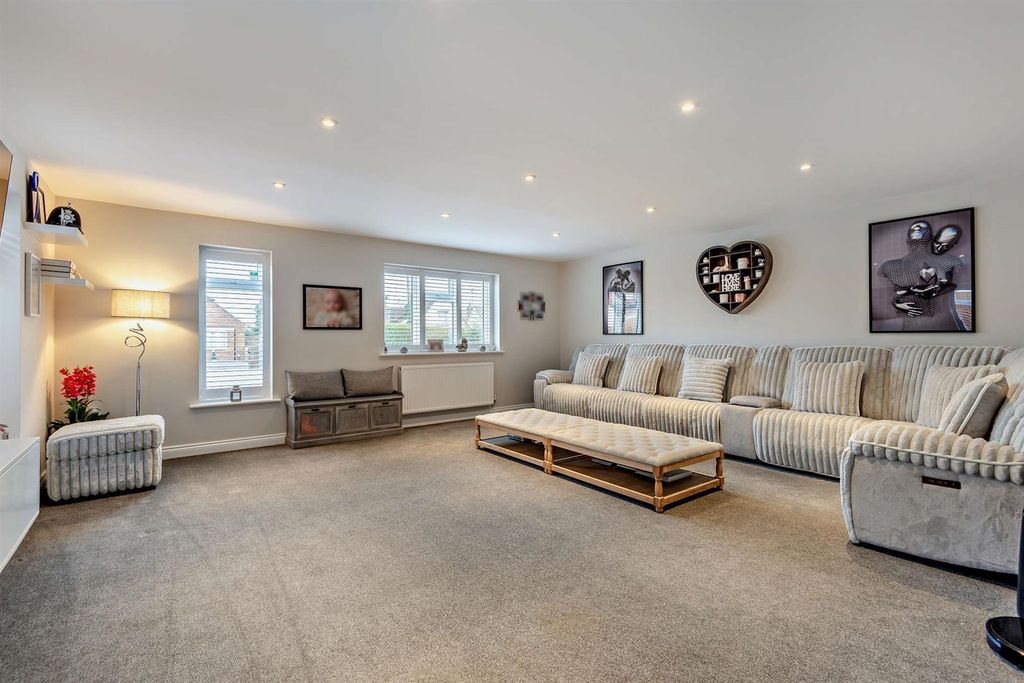 Property photo 2 of 25 Sitting Room