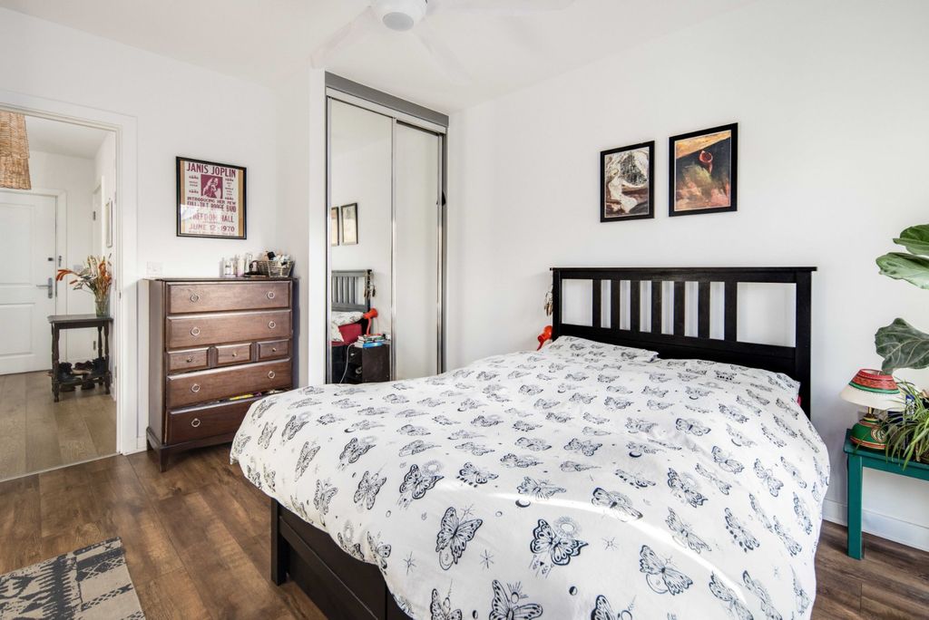 Property photo 3 of 17 Bedroom