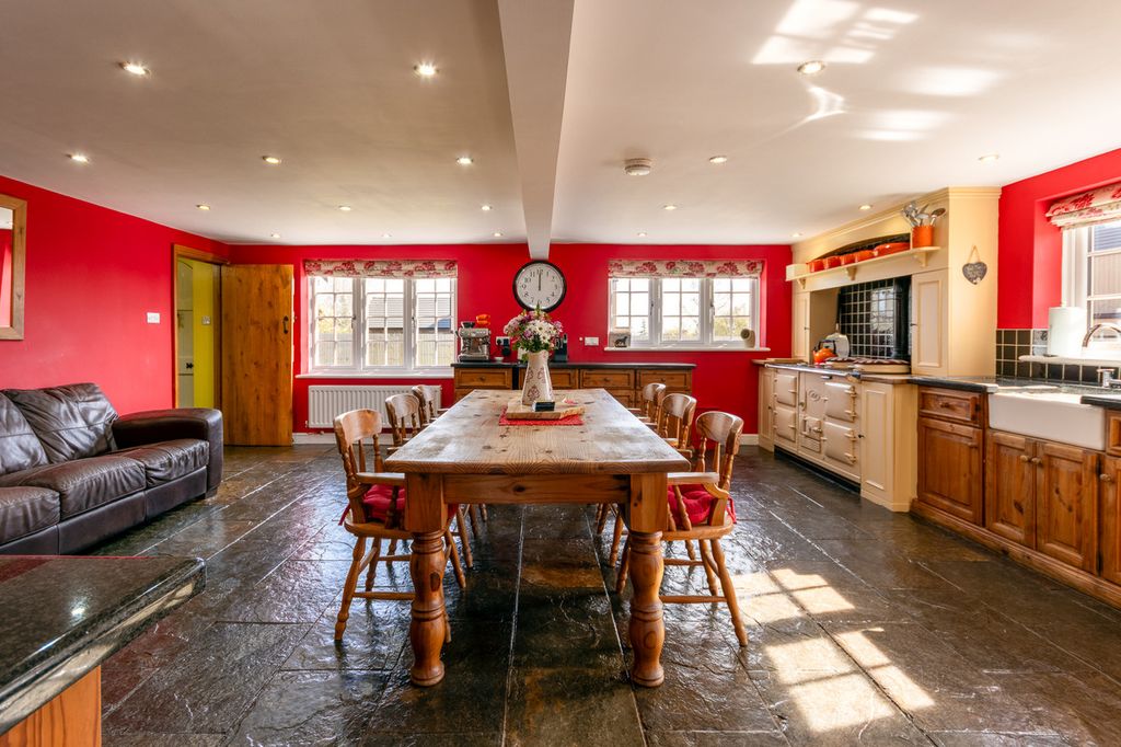 Property photo 3 of 40