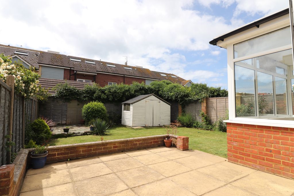 Property photo 2 of 11 Garden