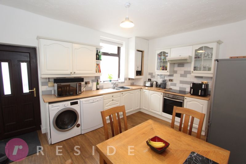 Property photo 3 of 19 Dining Kitchen