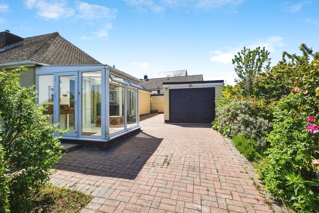 Property photo 2 of 17 Driveway