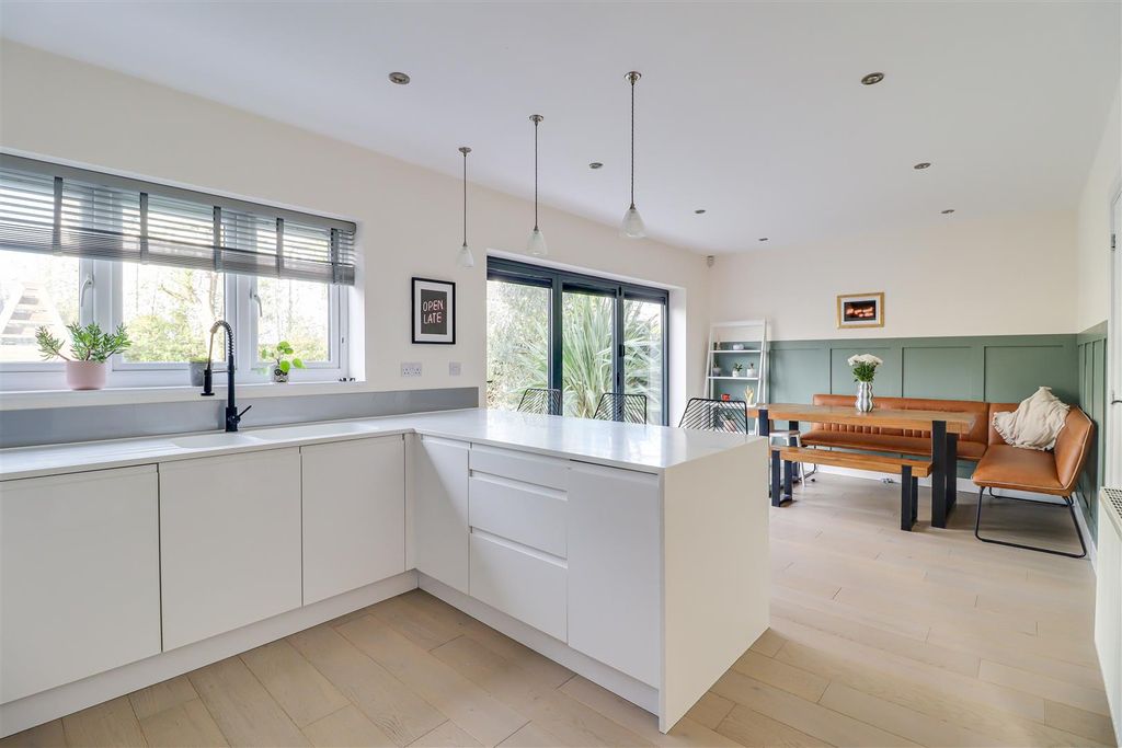 Property photo 2 of 22