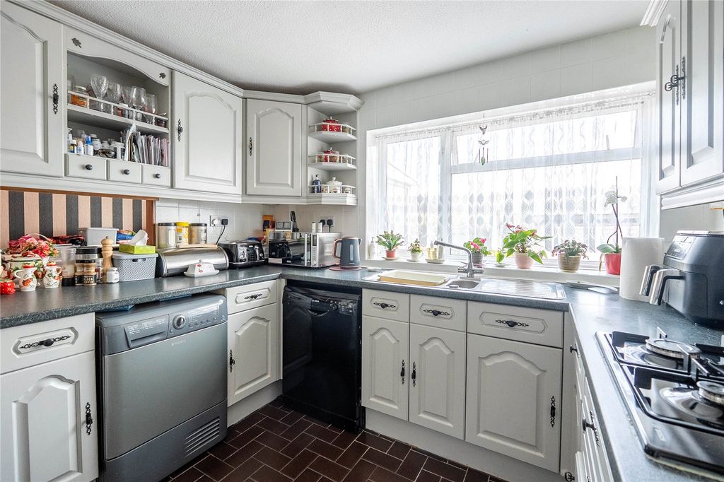 Property photo 2 of 14 Picture No. 12