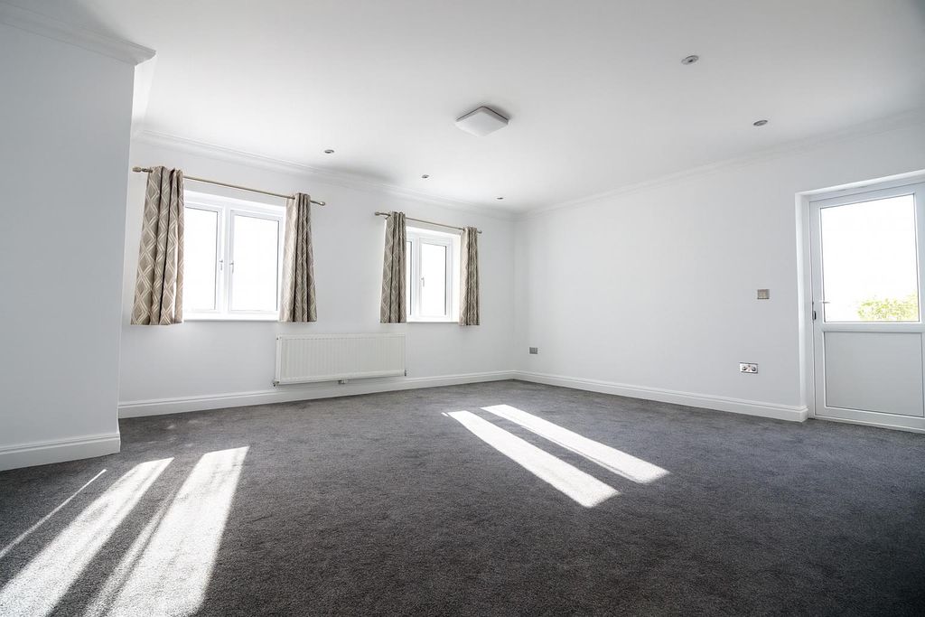 Property photo 3 of 9 Lounge 2.Png