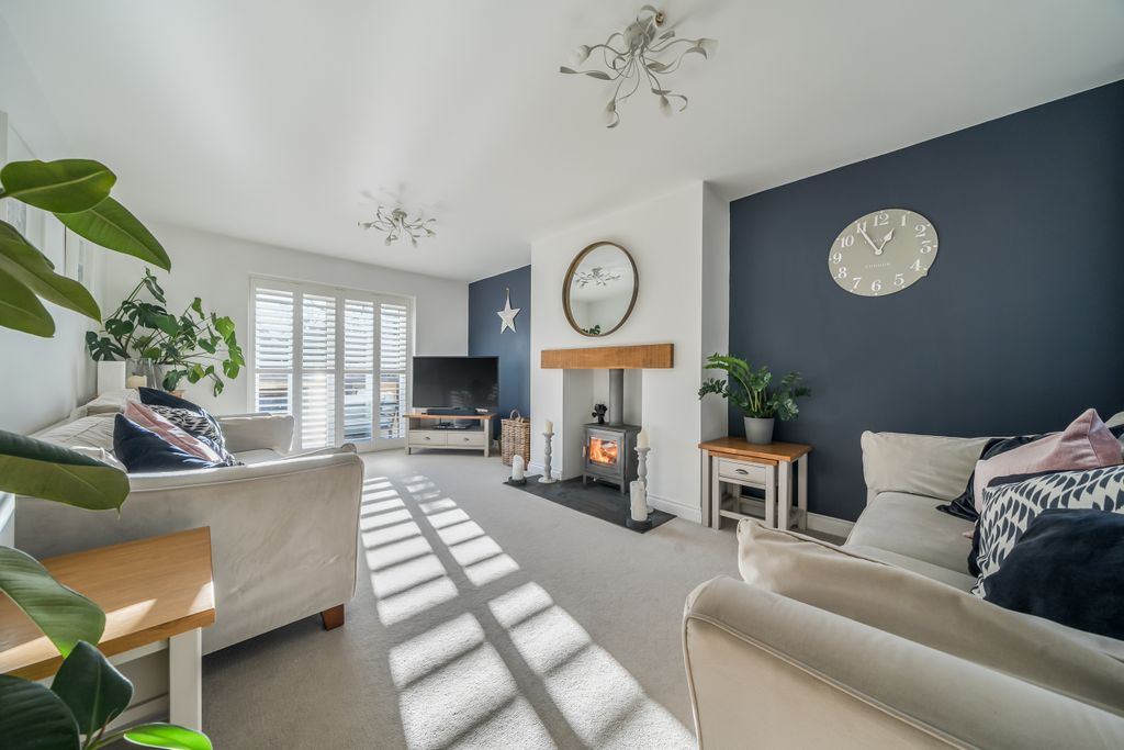 Property photo 2 of 28 Living Room