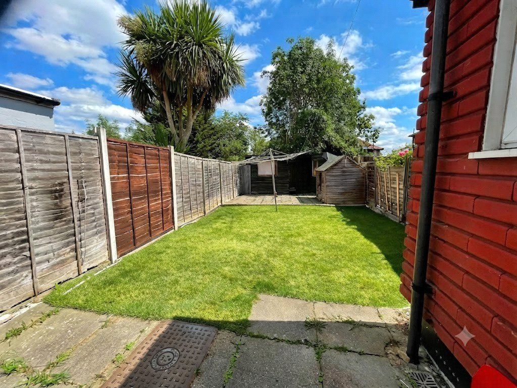 Property photo 2 of 12 Picture No. 17
