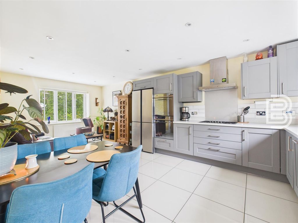 Property photo 2 of 31 Cam05587G0-Pr0013-Still022.Jpg