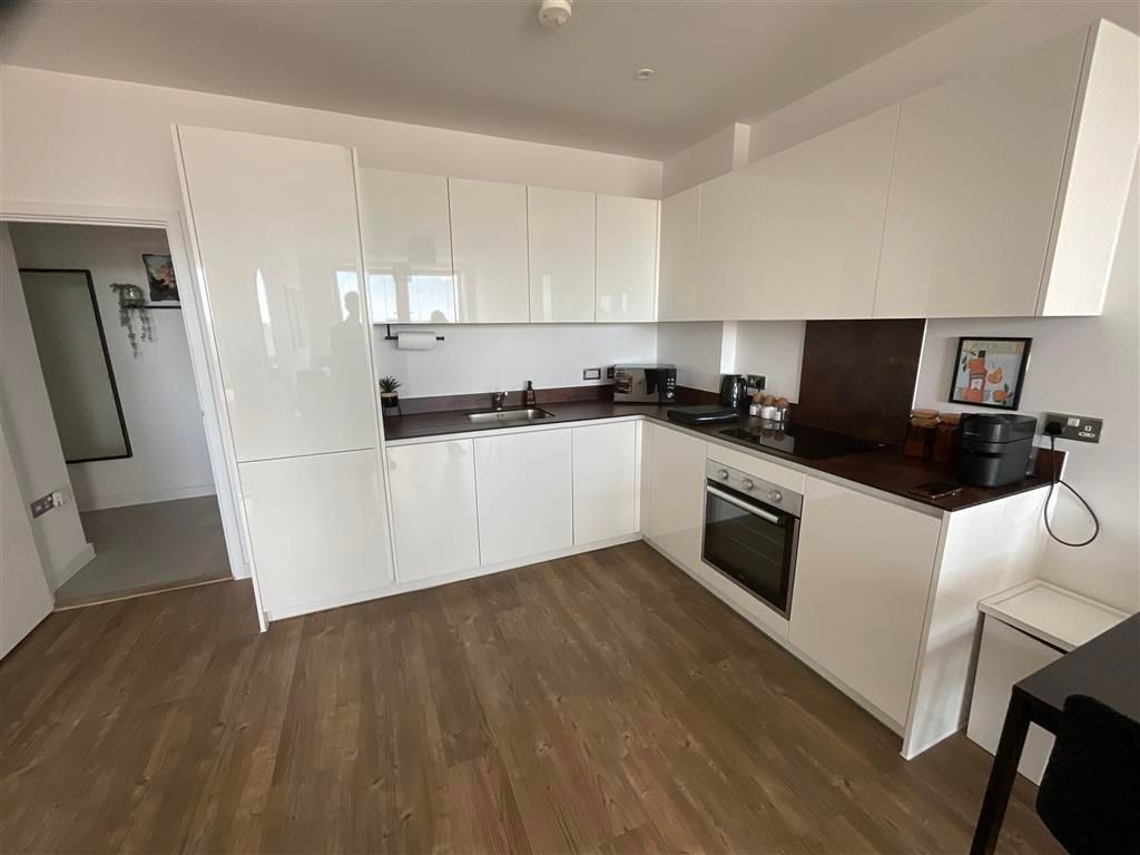 Property photo 2 of 7 Kitchen