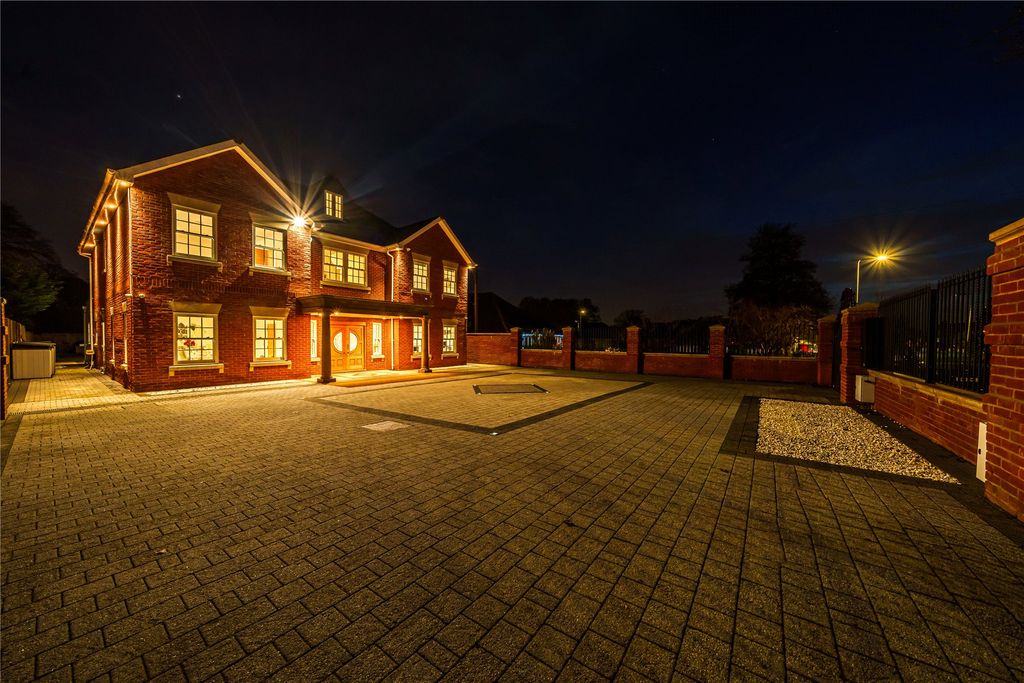 Property photo 1 of 34 Picture No. 33