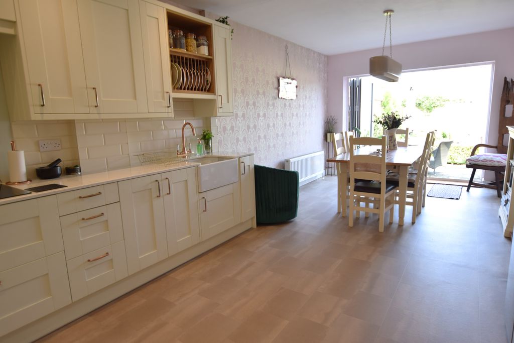 Property photo 2 of 17 Kitchen/Diner