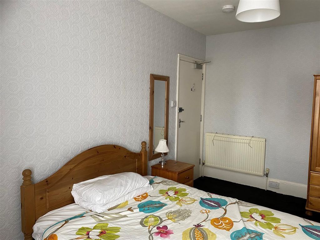 Property photo 2 of 6 Room 3 2nd Angle.Jpg