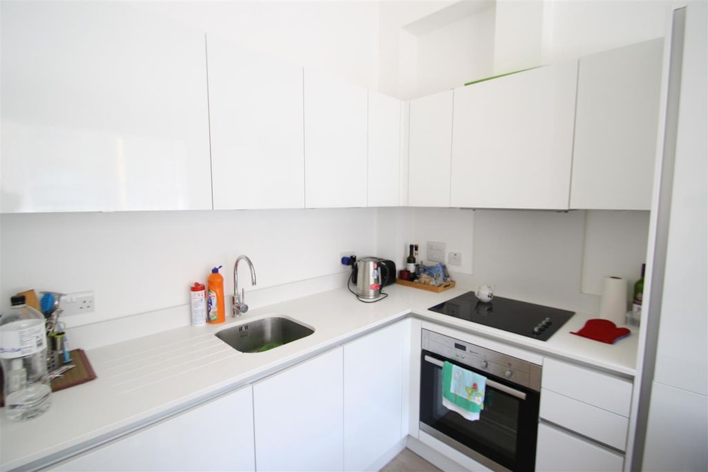 Property photo 2 of 7 Kitchen