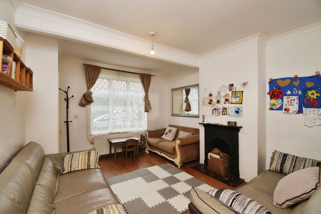 Property photo 3 of 18