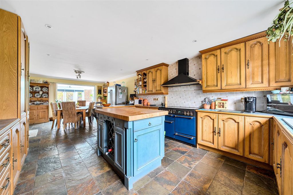 Property photo 1 of 22 1365403-11-68Edfe1B3659F.Jpg