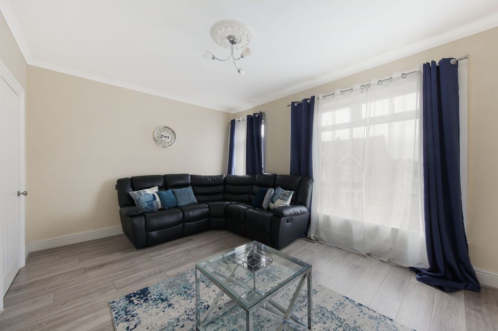 Property photo 3 of 11 22B Clifton Road - Wlfqcbprxfg22V6Ekjc3