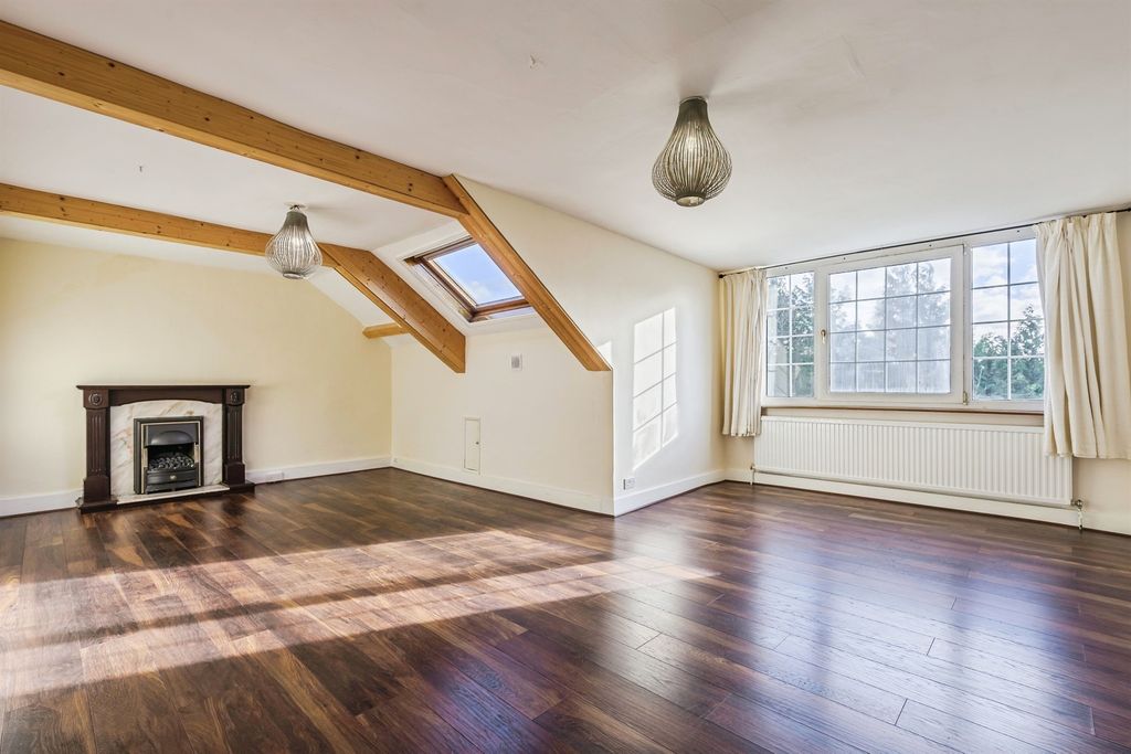 Property photo 2 of 23