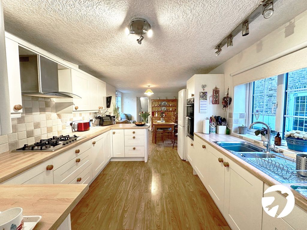 Property photo 3 of 21 Picture 3