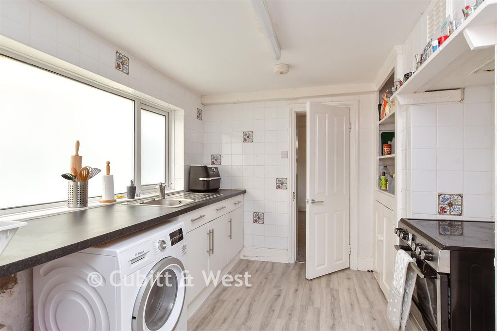 Property photo 3 of 13 Kitchen