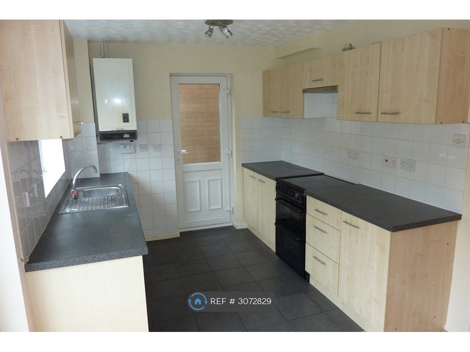 Property photo 2 of 7 Kitchen