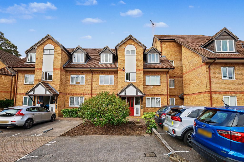 Property photo 1 of 14 Flat 38, Rochester Drive, Watford, Hertfordshire, Wd25 9Bj
