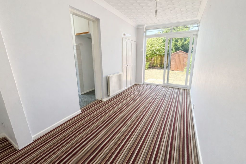 Property photo 3 of 9 Dining Room