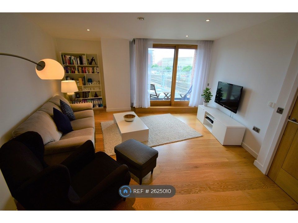 Property photo 1 of 18 Living Room